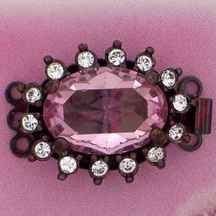 Clasp with 3 rows and spring tongue mechanism; Colour of the stone in the center : Light Rose