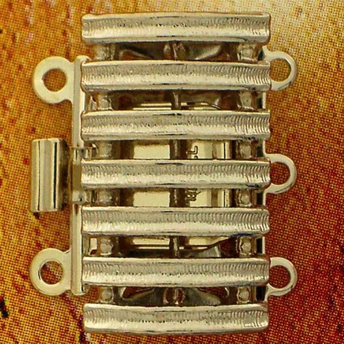 Clasp with springtongue mechanism